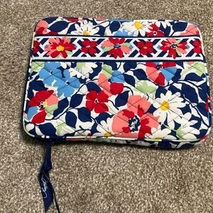 Vera Bradley Colorful Floral Zip Up Tablet Case With Pockets